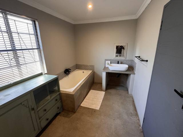 Master en-suite with soaking tub and vessel basin